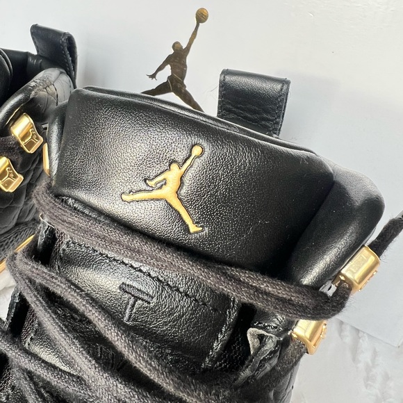 Women’s Air Jordon 12 Retro size 7 - Picture 13 of 16